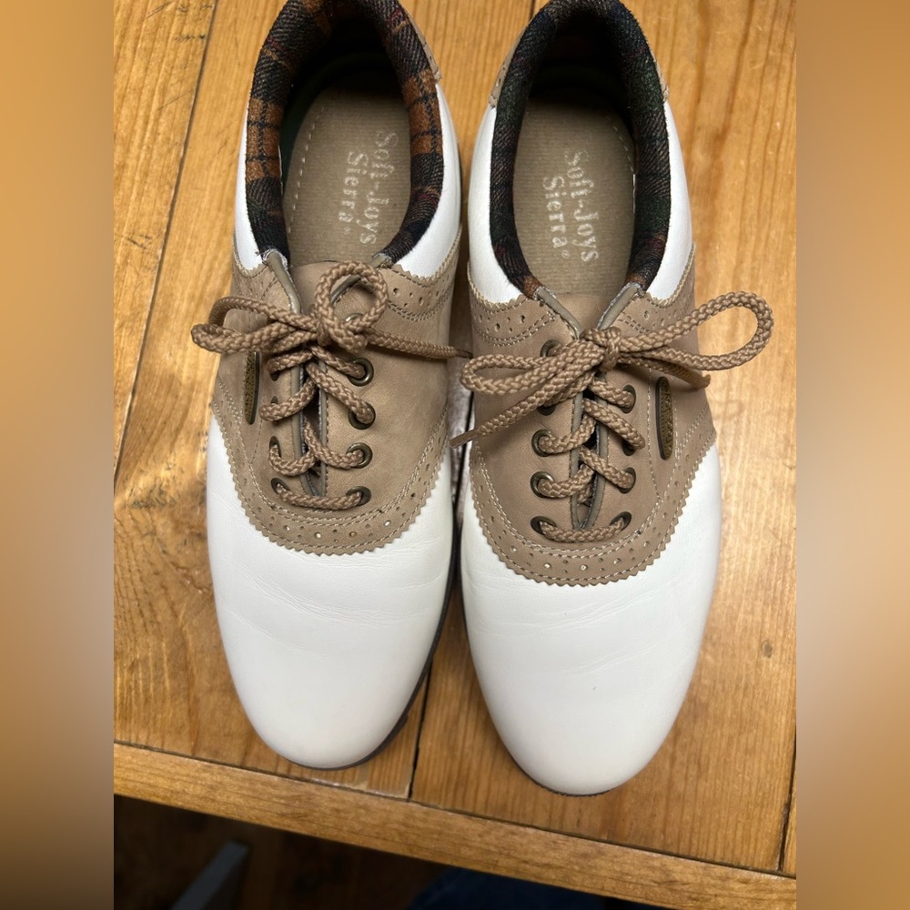 FootJoy Sierra ladies golf shoes size 7M NWOB. white/tan